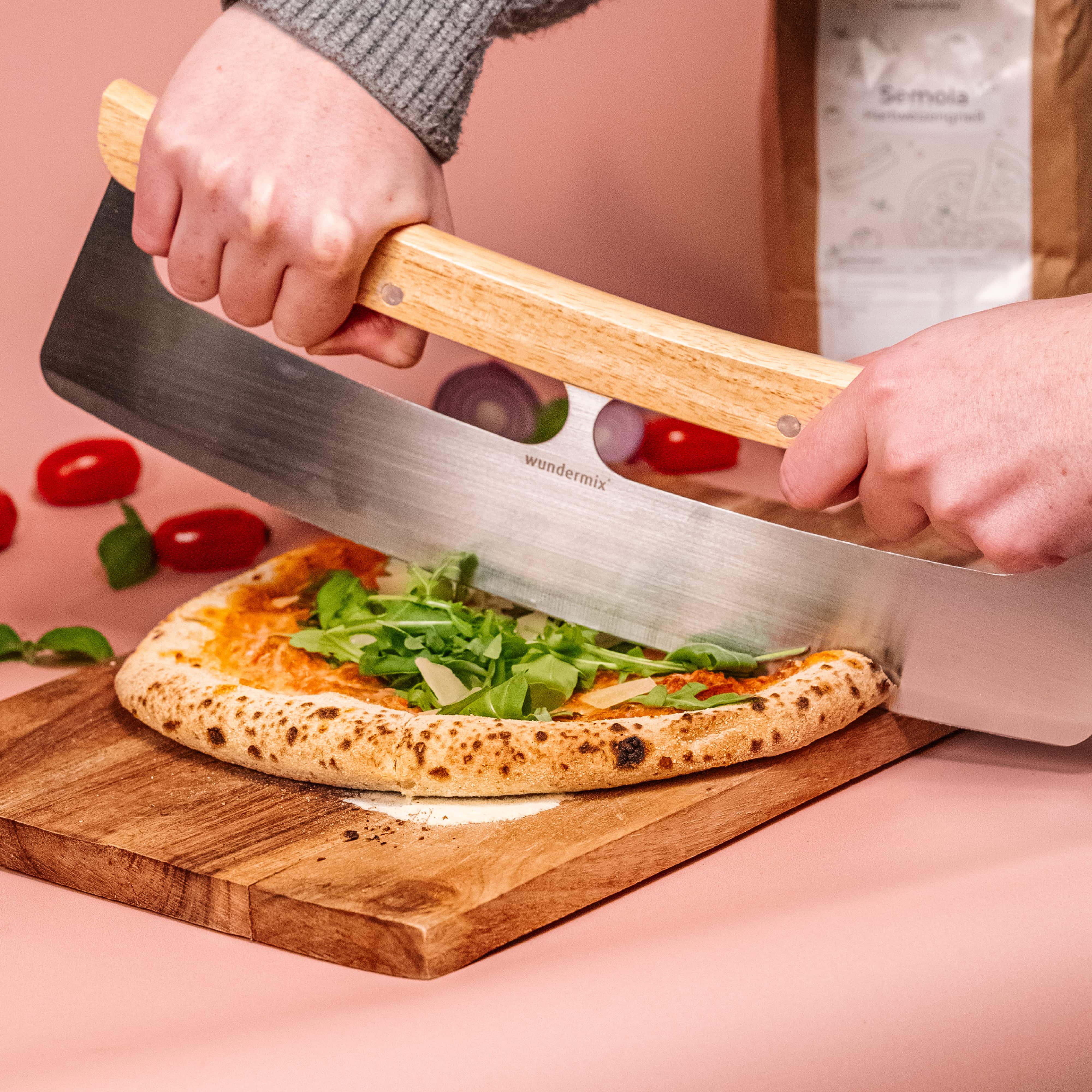 Pizza-Wiegemesser mit Bambus-Holzgriff